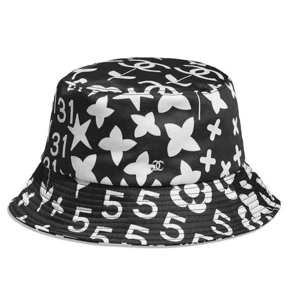 Chanel 22P Black White Graffiti CC Silver Logo Sun Cloche Bucket Hat L Large - Picture 1 of 12